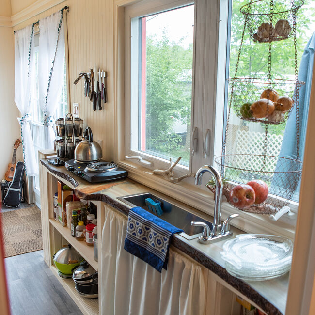 Bild vergrößern: Küche im Tiny House